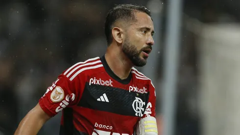 Flamengo quer contratar substituto para Éverton Ribeiro. (Photo by Ricardo Moreira/Getty Images)