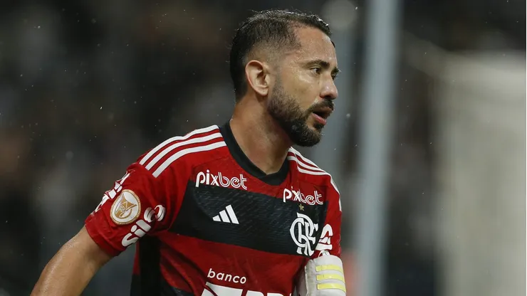 Flamengo quer contratar substituto para Éverton Ribeiro. (Photo by Ricardo Moreira/Getty Images)