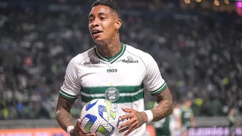 Alef Manga: futuro definido no Coritiba (Foto: Gabriel Thá / Coritiba / Divulgação)