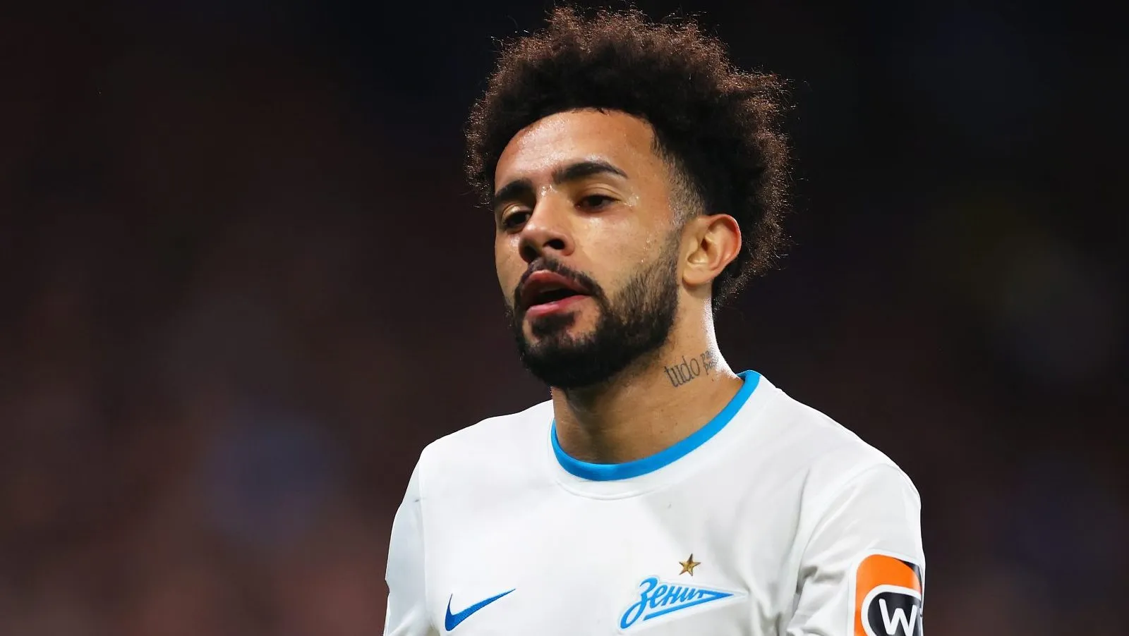 Claudinho no duelo diante do Chelsea (Photo by Clive Rose/Getty Images)