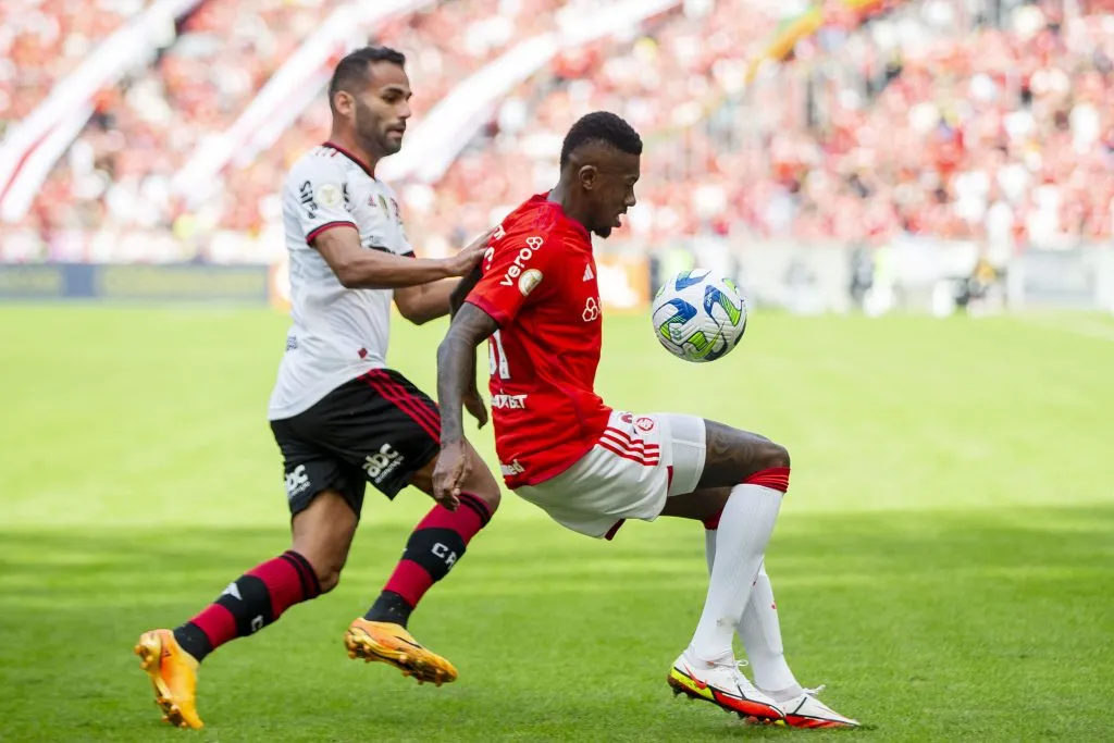 Vitão vai assinar em definitivo com o Colorado (Foto: Fernando Alves/Getty Images)