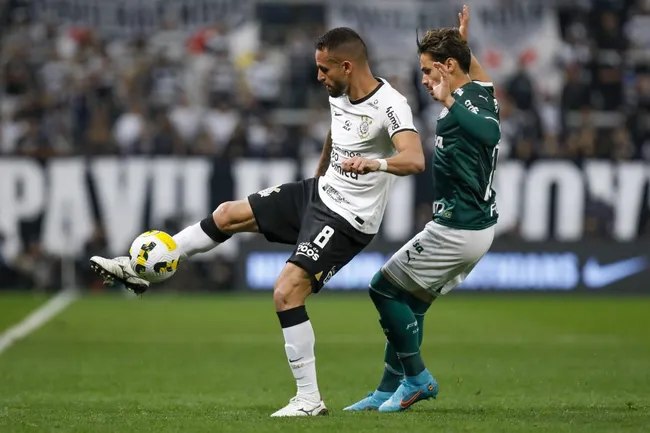 Renato Augusto pelo Corinthians em duelo contra o Palmeiras. (Photo by Ricardo Moreira/Getty Images)