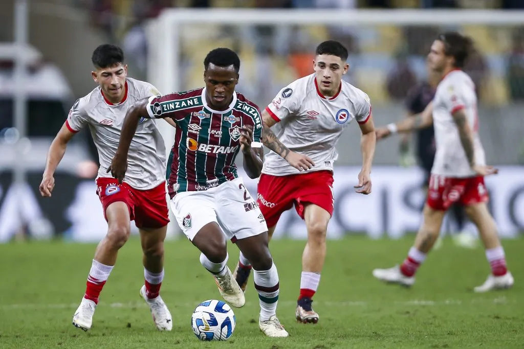 Jhon Arias em duelo contra o Argentino Juniors. (Photo by Wagner Meier/Getty Images)