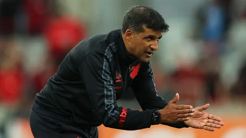 Wesley Carvalho: treinador mandou indireta ao elenco do Furacão (Foto: Gustavo Oliveira/athletico.com.br/Divulgação)