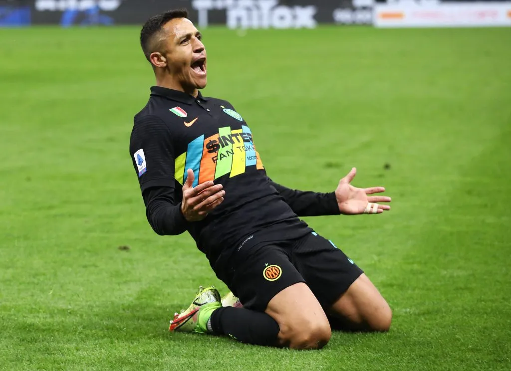 Alexis comemorando um gol pela Inter (Photo by Marco Luzzani/Getty Images)