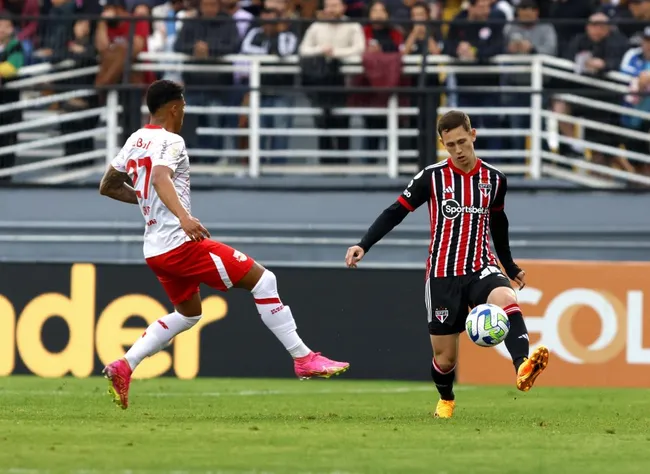 09/07/2023 – RB Bragantino 0 x 0 São Paulo – Nabizão – Brasileirão | Patryck Lanza em ação pelo São Paulo | Foto: Rubens Chiri / saopaulofc.net