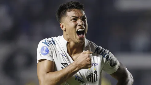 Marcos Leonardo confirma conversas com novo clube e torcida fica ciente (Photo by Ricardo Moreira/Getty Images)