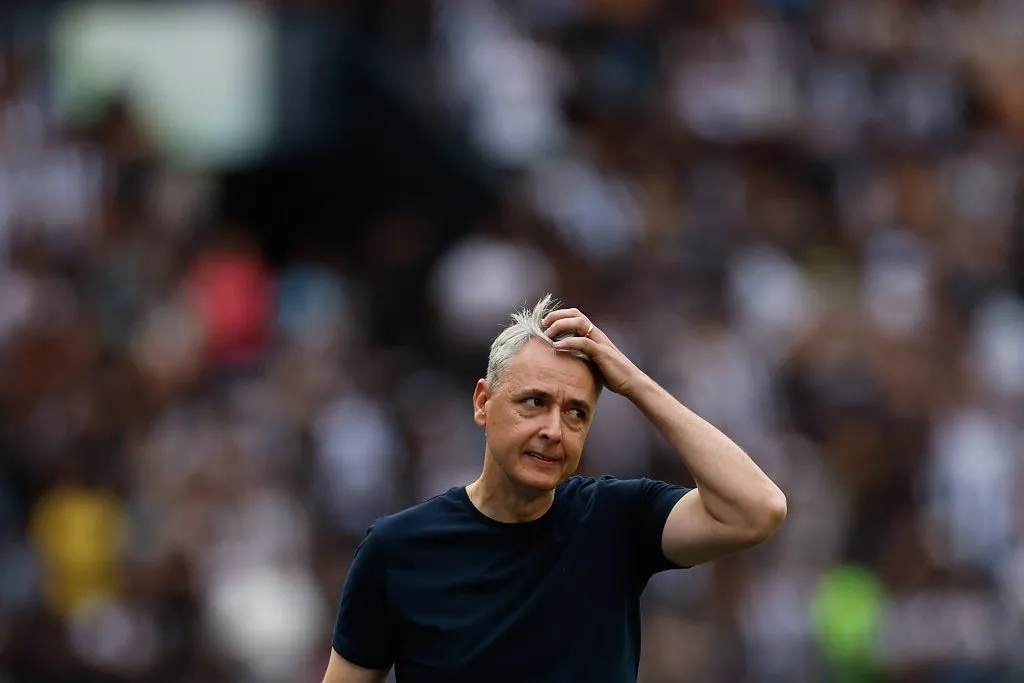 O técnico ficou frustrado com o resultado negativo (Foto: Buda Mendes/Getty Images)