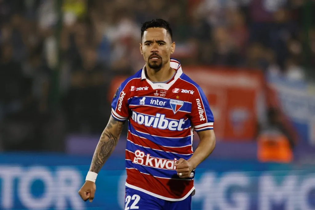 Yago Pikachu em ação pelo Fortaleza. (Photo by Ernesto Ryan/Getty Images)