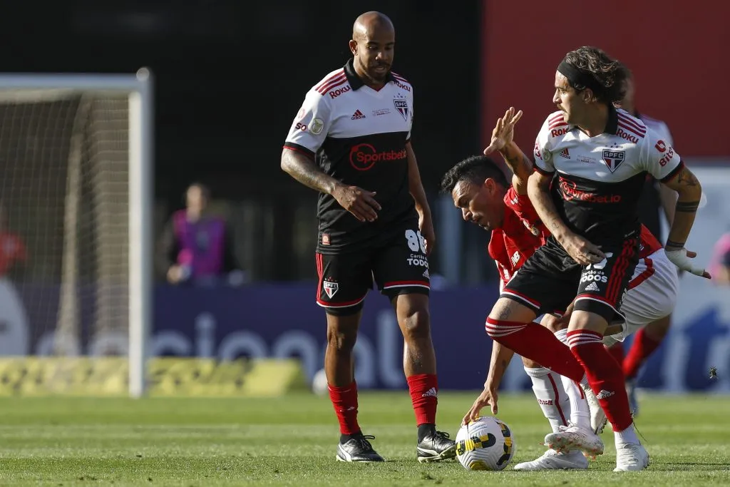 Neves está sem espaço no São Paulo.(Photo by Ricardo Moreira/Getty Images)