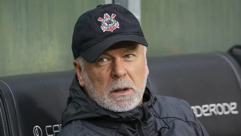 Mano Menezes técnico do Corinthians – (Photo by Pedro H. Tesch/Getty Images)