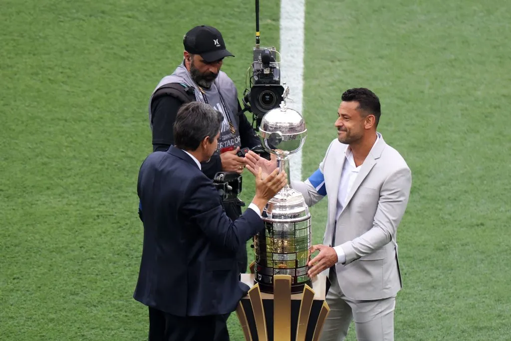 Fred com a taça da Libertadores. Foto: Lucas Figueiredo/Getty Images