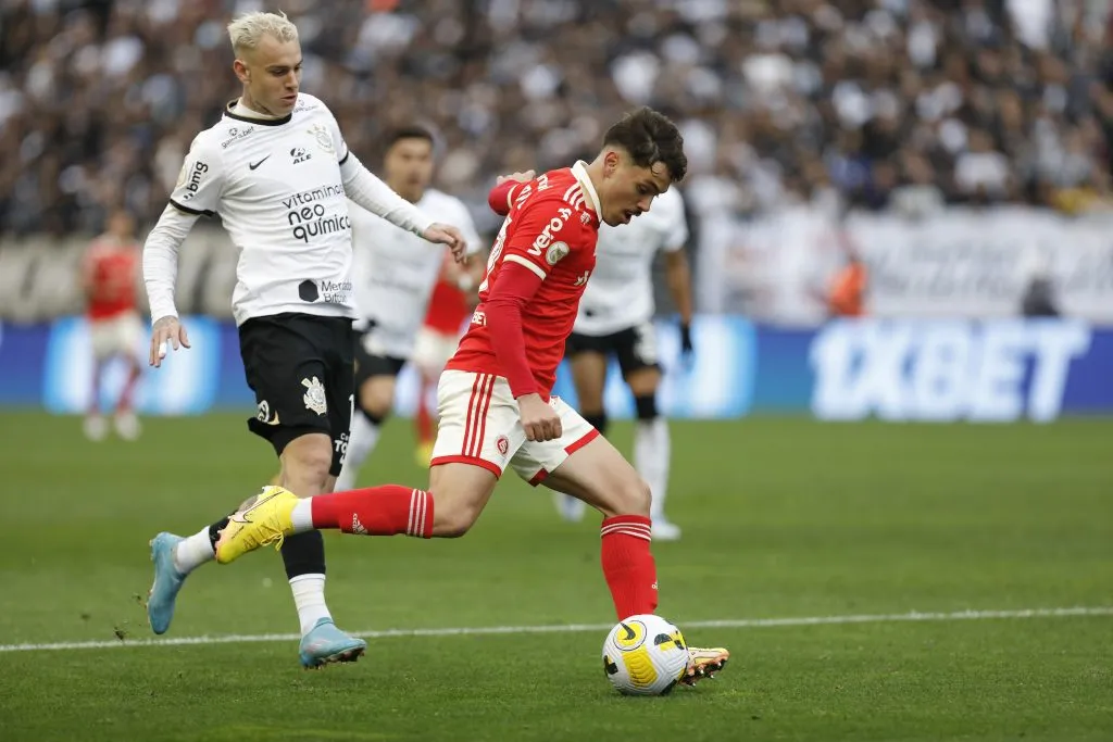 Mauricio em partida contra o Corinthians. (Photo by Ricardo Moreira/Getty Images)