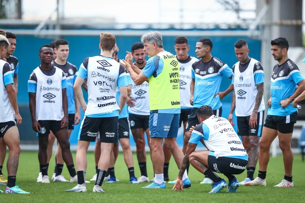 RS – FUTEBOL/ TREINO GREMIO 2023 – ESPORTES – Jogadores do Gremio realizam treino técnico durante a manha desta quinta-feira, no CT Luiz Carvalho, na preparação para a partida valida pelo Campeonato Brasileiro 2023. FOTO: LUCAS UEBEL/GREMIO FBPA