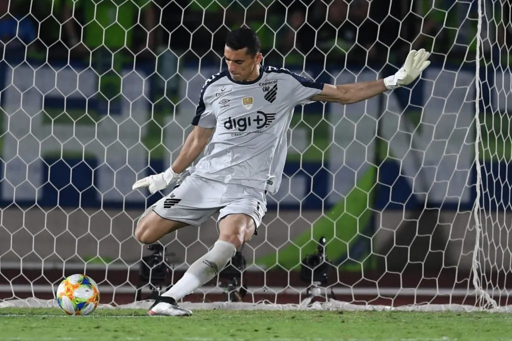 Santos é ídolo do CAP. (Photo by Masashi Hara/Getty Images)