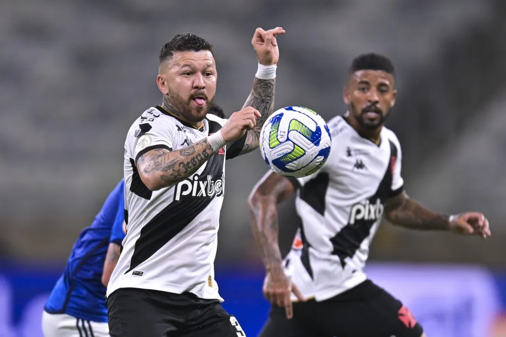 BELO HORIZONTE, BRASIL – 22 DE NOVEMBRO: Rossi do Vasco da Gama reage durante partida entre Cruzeiro e Vasco da Gama pelo Campeonato Brasileiro 2023, no Mineirão, em 22 de novembro de 2023, em Belo Horizonte. (Foto: Pedro Vilela/Getty Images)