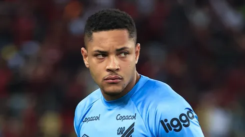 Pode chegar mais cedo! Vitor Roque tem nova condição 'surpresa' e pode se apresentar ao Barcelona nos próximos dias (Photo by Buda Mendes/Getty Images)