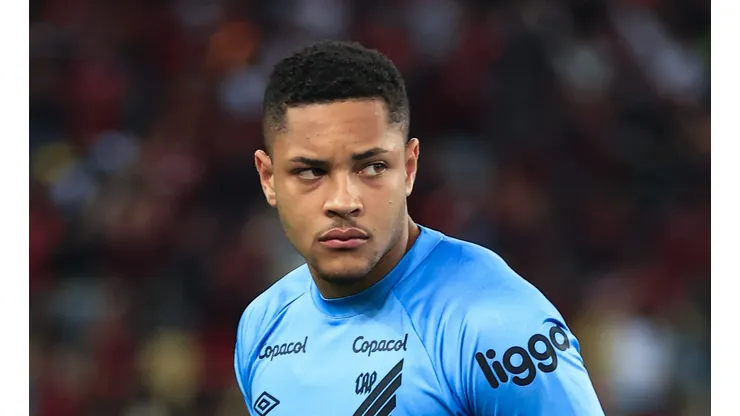 Pode chegar mais cedo! Vitor Roque tem nova condição 'surpresa' e pode se apresentar ao Barcelona nos próximos dias (Photo by Buda Mendes/Getty Images)