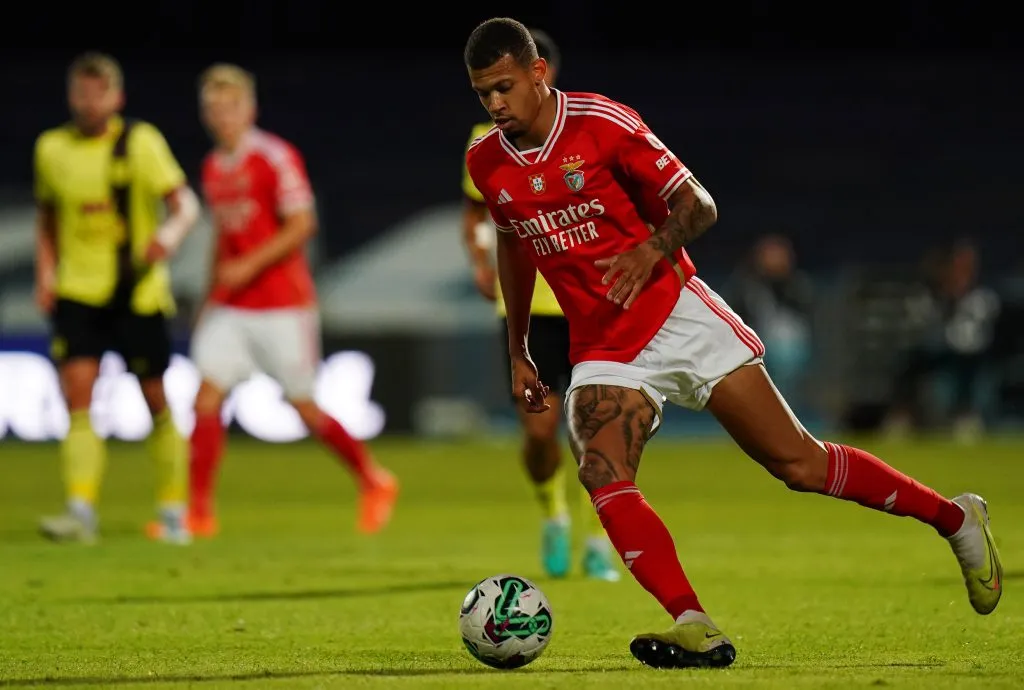 João Victor em ação pelo Benfica.  (Photo by Gualter Fatia/Getty Images)