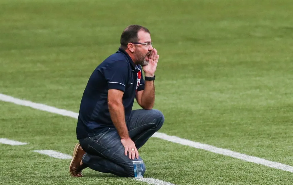Enderson Moreira a beira do campo – (Photo by Alexandre Schneider/Getty Images)