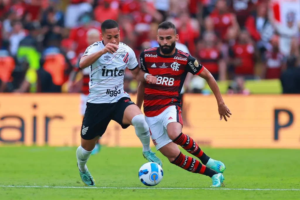 Thiago Maia em ação pelo Flamengo. (Photo by Hector Vivas/Getty Images)