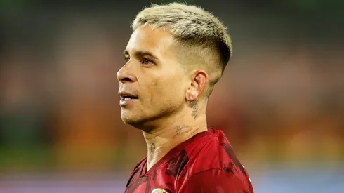 Yeferson Soteldo pode trocar o Santos por rival do futebol brasileiro (Photo by Daniel Apuy/Getty Images)