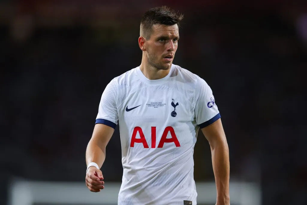 BARCELONA, ESPANHA – AGOSTO 08: Giovani Lo Celso do Tottenham Hotspur durante a partida do Troféu Joan Gamper entre FC Barcelona e Tottenham Hotspur no Estadi Olimpic Lluis Companys em 08 de agosto de 2023 em Barcelona, Espanha. (Foto: Eric Alonso/Getty Images)