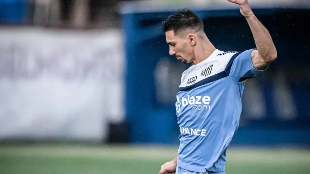 Maxi Silvera ganhou espaço nas últimas partidas (Foto: Raul Baretta/ Santos FC/ Divulgação)