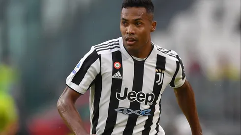 Campeão brasileiro encaminha a contratação do lateral Alex Sandro (Photo by Valerio Pennicino/Getty Images)