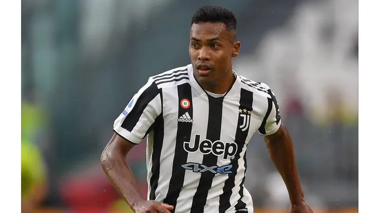 Campeão brasileiro encaminha a contratação do lateral Alex Sandro (Photo by Valerio Pennicino/Getty Images)