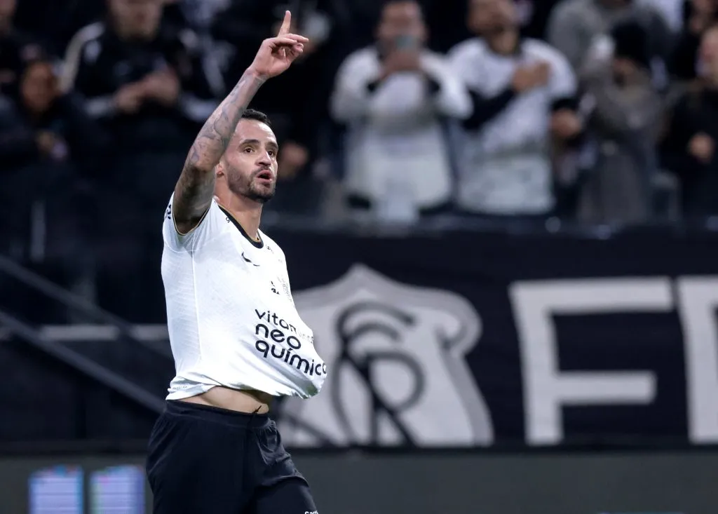 Renato Augusto comemora gol pelo Corinthians. (Photo by Alexandre Schneider/Getty Images)