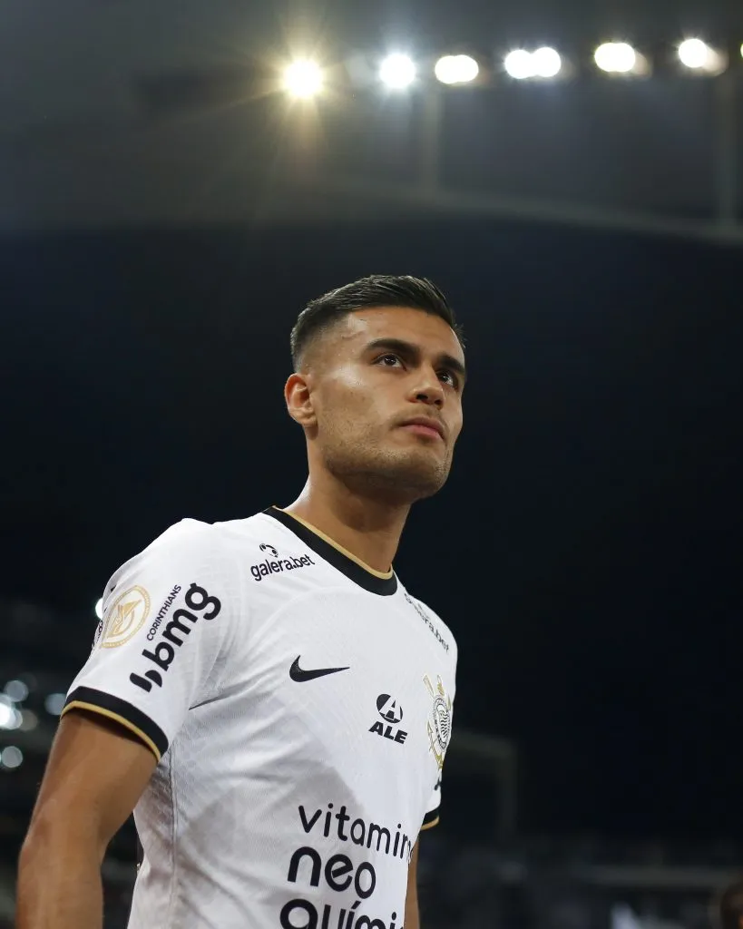 SÃO PAULO, SP (FOLHAPRESS) – 26 DE OUTUBRO: Fausto Vera, do Corinthians, encara durante a partida entre Corinthians e Fluminense o jogo da Série A 2022 do Brasil, na Neo Quimica, no dia 26 de outubro de 2022, em São Paulo. (Foto: Ricardo Moreira/Getty Images)