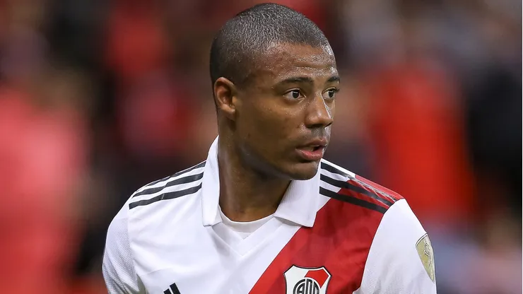River aceita vender e campeão brasileiro fica perto do meia De La Cruz (Photo by Pedro Tesch/Getty Images)
