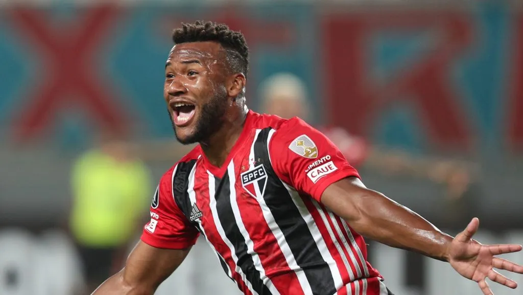 Luan comemora seu gol contra o Sporting Cristal (Photo by Martin Mejia – Pool/Getty Images)