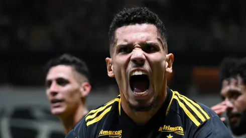 Paulinho em ação pelo Galo. (Photo by Pedro Vilela/Getty Images)