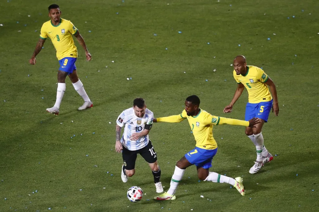 SAN JUAN, ARGENTINA – NOVEMBER 16: Lionel Messi of Argentina competes for the ball with Gerson of Brazil during a match between Argentina and Brazil as part of FIFA World Cup Qatar 2022 Qualifiers at San Juan del Bicentenario Stadium on November 16, 2021 in San Juan, Argentina. (Photo by Marcos Brindicci/Getty Images)
