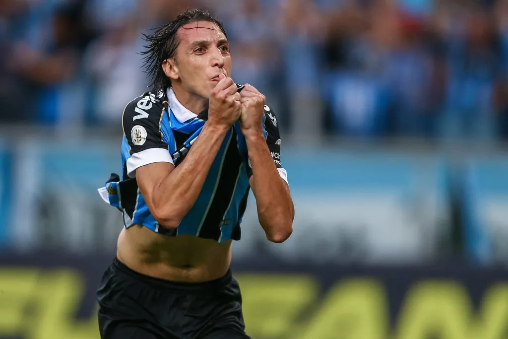 Pedro Geromel vibrando com um gol do Grêmio (Photo by Lucas Uebel/Getty Images)