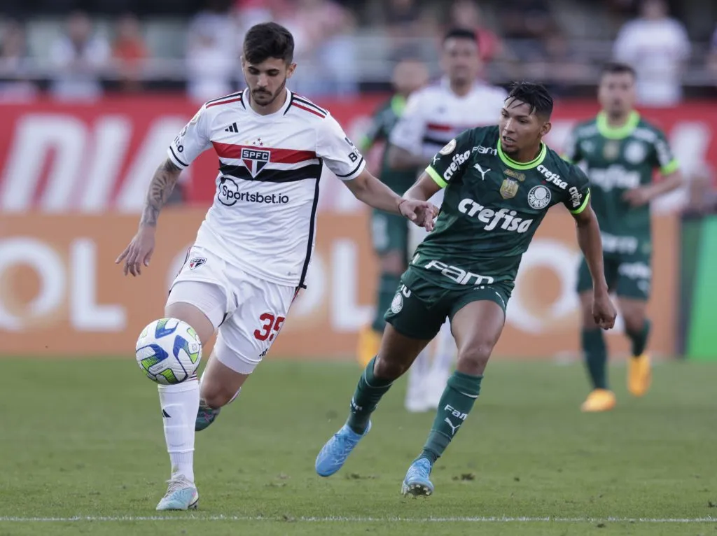 Casares confirmou! São Paulo pode perder 4 titulares na próxima janela; Presidente fala sobre Beraldo, que está no radar da Premier League (Photo by Alexandre Schneider/Getty Images)