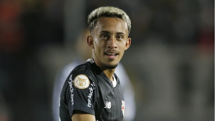 Matheus Gonçalves em ação pelo Braga. Foto de Ari Ferreira/Red Bull Bragantino.