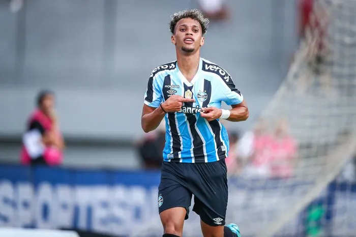 A venda de Bitello virou um problema para o Grêmio (Foto: Lucas Uebel/Grêmio/Divulgação)