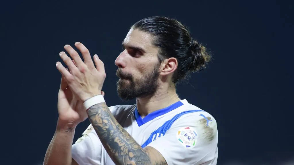 ‘Parceiro’ de Neymar está descontente e pode deixar o Al-Hilal em janeiro; Tottenham, Arsenal, Milan e Newcastle entre os interessados (Photo by Yasser Bakhsh/Getty Images)