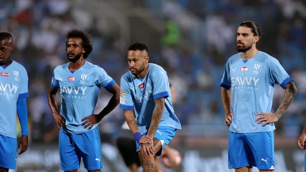 ‘Parceiro’ de Neymar está descontente e pode deixar o Al-Hilal em janeiro; Tottenham, Arsenal, Milan e Newcastle entre os interessados (Photo by Yasser Bakhsh/Getty Images)