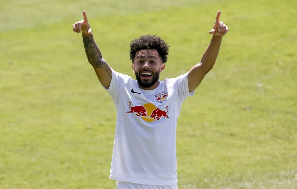 Claudinho ainda nos tempos de Bragantino (Photo by Miguel Schincariol/Getty Images)