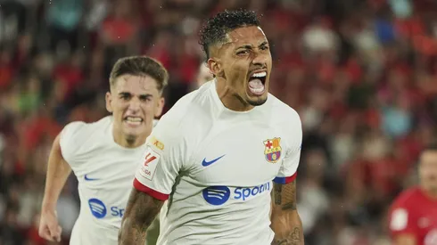 Barcelona quer envolver Raphinha em negociação para fechar com destaque da Seleção Brasileira e Premier League (Photo by Rafa Babot/Getty Images)