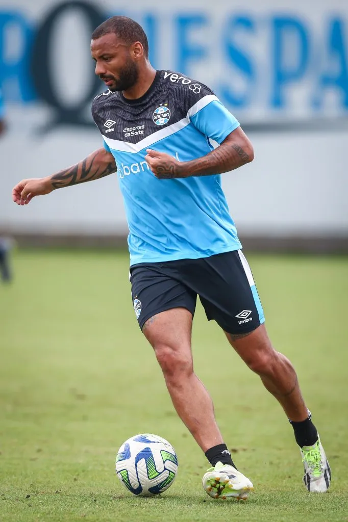 RS – FUTEBOL/ TREINO GREMIO 2023 – ESPORTES – Jogadores do Gremio realizam treino técnico durante a manha desta quarta-feira, no CT Luiz Carvalho, na preparação para a partida valida pelo Campeonato Brasileiro 2023. FOTO: LUCAS UEBEL/GREMIO FBPA
