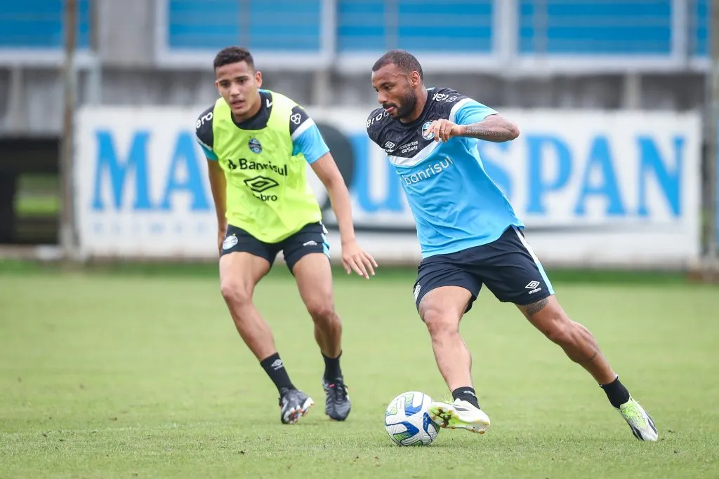 RS – FUTEBOL/ TREINO GREMIO 2023 – ESPORTES – Jogadores do Gremio realizam treino técnico durante a manha desta quarta-feira, no CT Luiz Carvalho, na preparação para a partida valida pelo Campeonato Brasileiro 2023. FOTO: LUCAS UEBEL/GREMIO FBPA