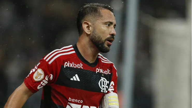 Éverton Ribeiro é procurado por novo clube e pode deixar o Flamengo. (Photo by Ricardo Moreira/Getty Images)
