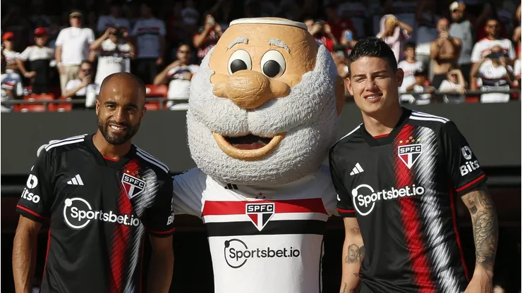 James Rodríguez e Lucas Moura sendo apresentados no São Paulo. Foto: Miguel Schincariol/Getty Images