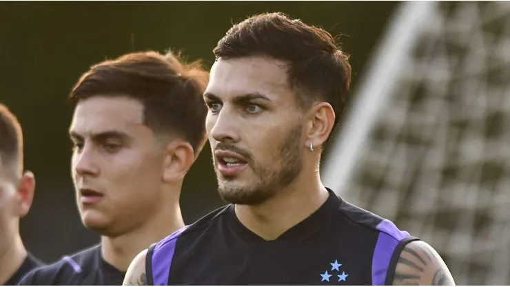 Ele é campeão do mundo! Leandro Paredes pega todos de surpresa e pode ser reforço de Gigante para a Copa Libertadores em 2024 (Photo by Rodrigo Valle/Getty Images)