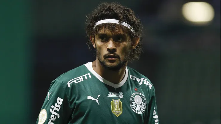 SAF do futebol brasileiro supera rivais e avança por Gustavo Scarpa (Photo by Ricardo Moreira/Getty Images)